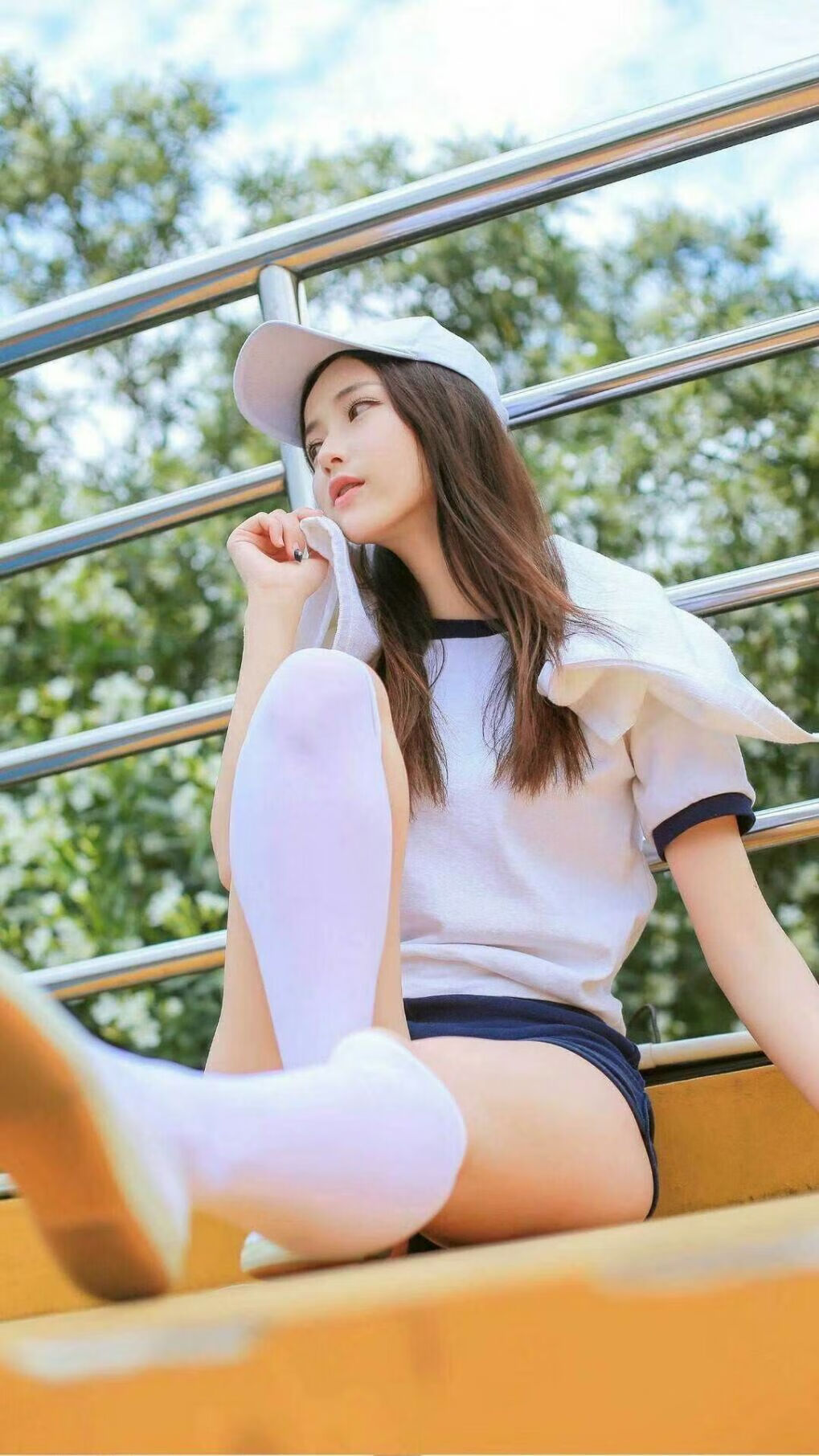 _绿茵场上的高科技：新型场地和设备助力赛事_，绿茵场的照片