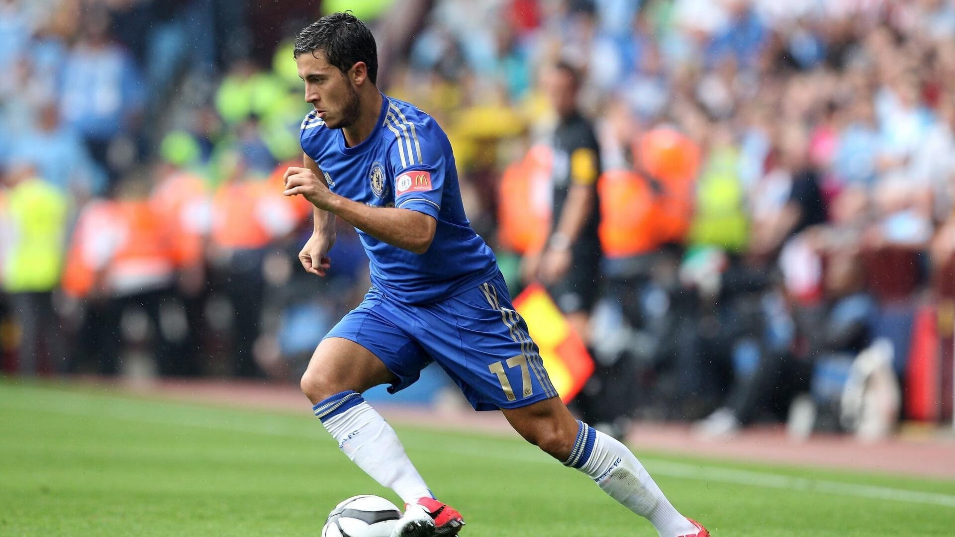 中国选手邓雅文在巴黎奥运会资格系列赛上海站小轮车自由式女子公园赛决赛中表现出色。