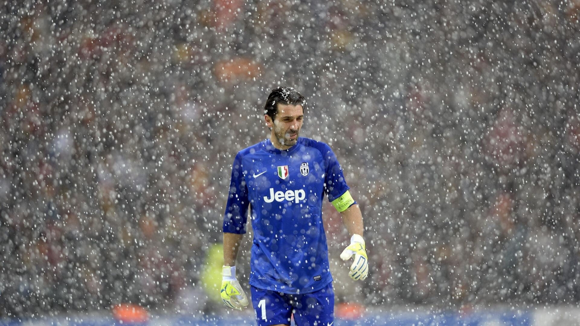 爱游戏体育在线app-英超焦点赛，精彩进球和神级扑救令人热血沸腾，英超联赛点球