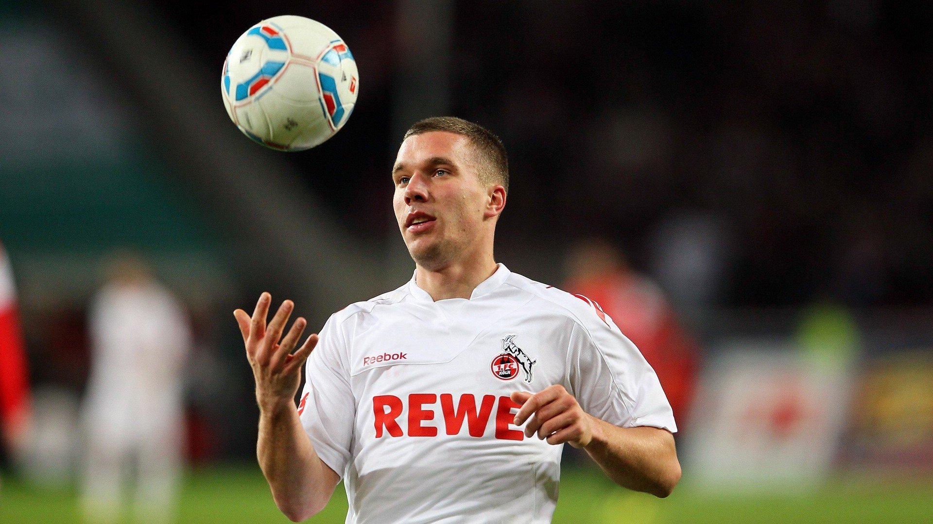 足球视频讲解机器人应用于青训课堂，足球机器人比赛规则